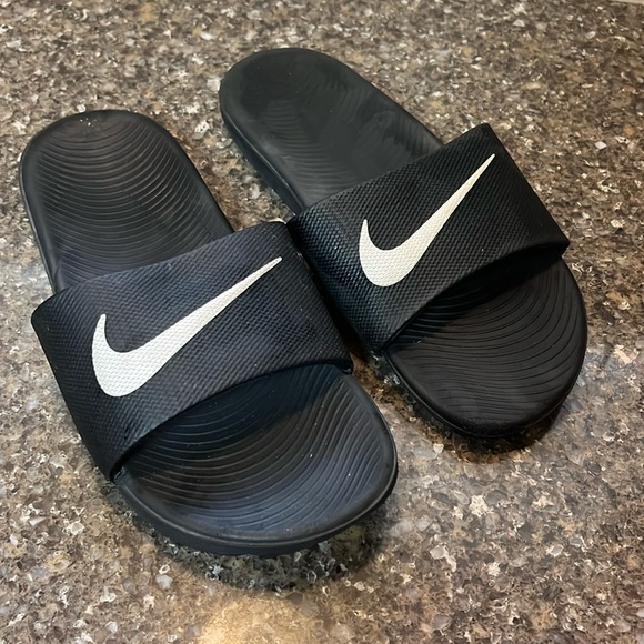 Boys Nike slides - Picture 1 of 4